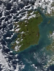 Das Irische Meer voller Phytoplankton in diesem Echtfarbenbild vom Januar 2002. Das Irische Meer trennt Irland vom Vereinigten Königreich.